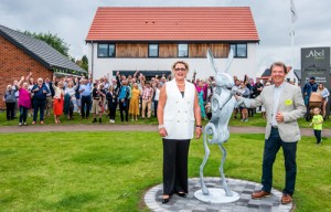 Tony Abel and Cllr Tina Kiddell unveil the dancing hare sculpture at Watton Green 500px