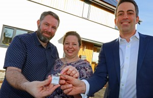 Jonathan Beedell left and Katja Galea receive their keys from Abel Homes managing director Paul LeGrice sm